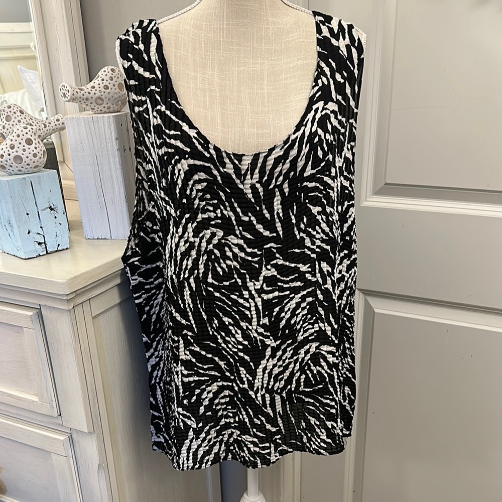 Unbranded Size XL Black and White Pleated Zebra Print Women's Top